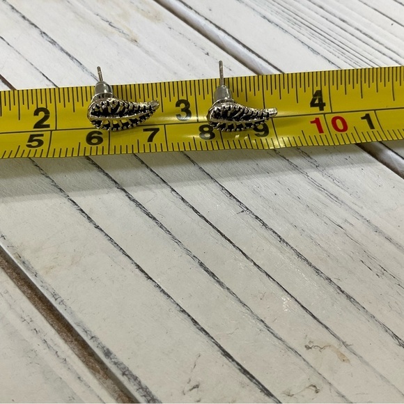 3 For $25 Vintage Retro Style Silver Tone Leaf Decor Earrings YOU PICK 3 - Picture 4 of 7